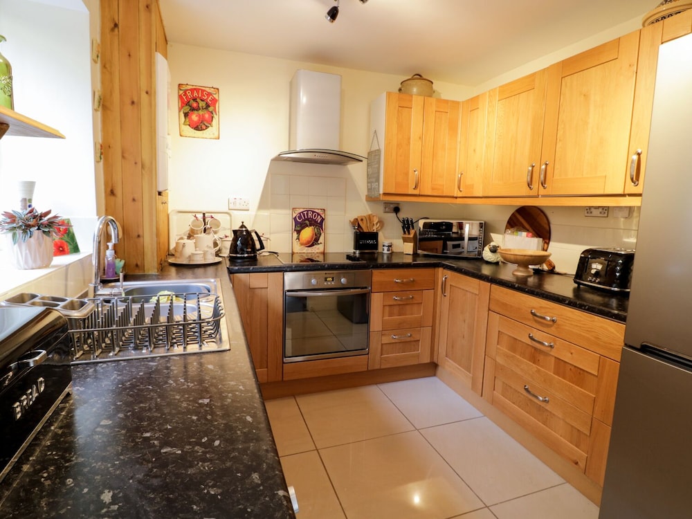 Caernarfon Vacations - 60 Hyfrydle Road - Property Image 5