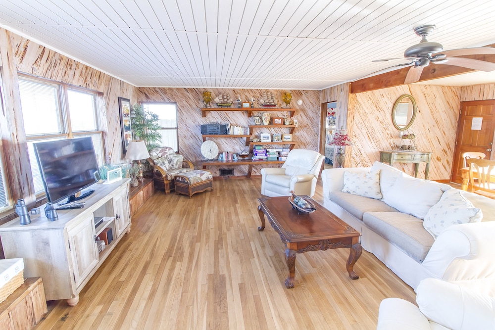 Hunter's Haven by Distinctive Beach Rentals view 5