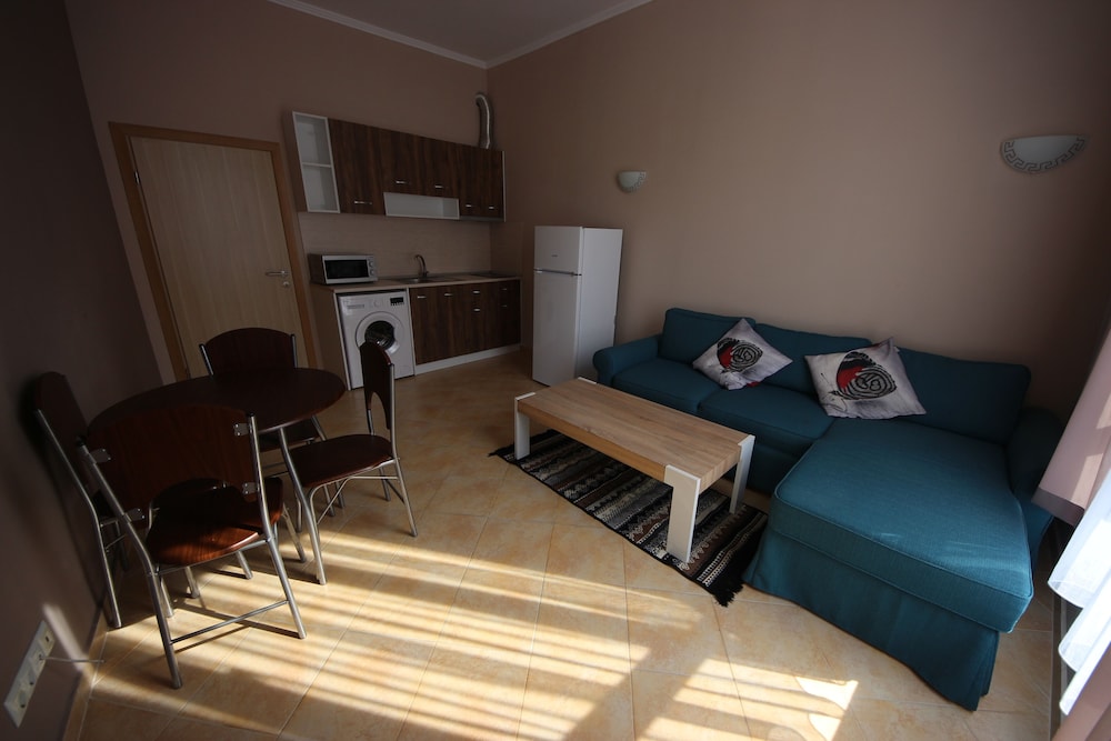 Photo 9