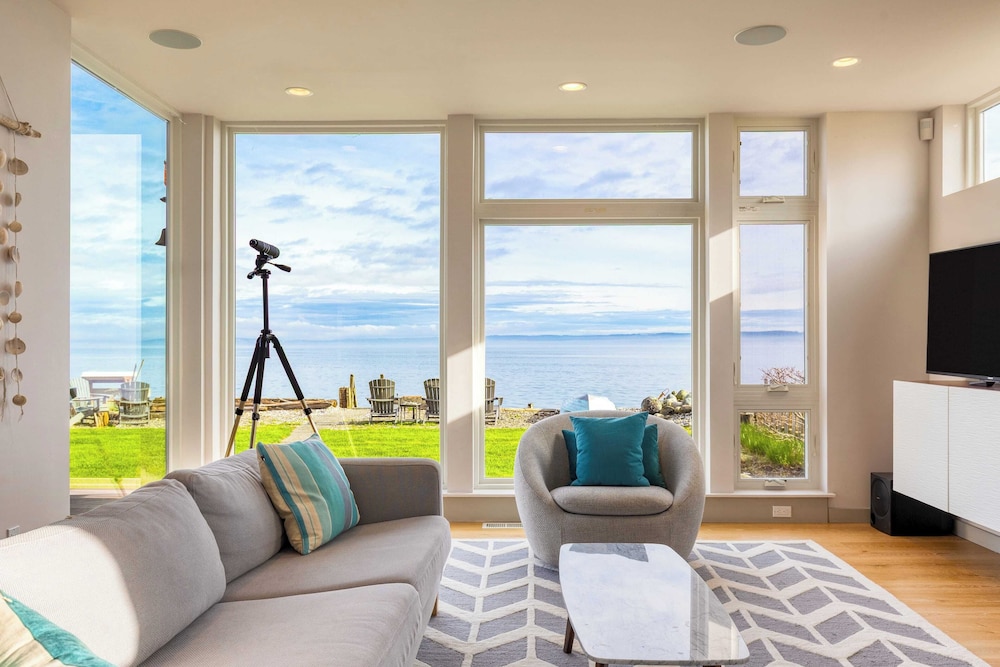 Chic Whidbey Island Waterfront Home w/ Hot Tub, Firepits + Views