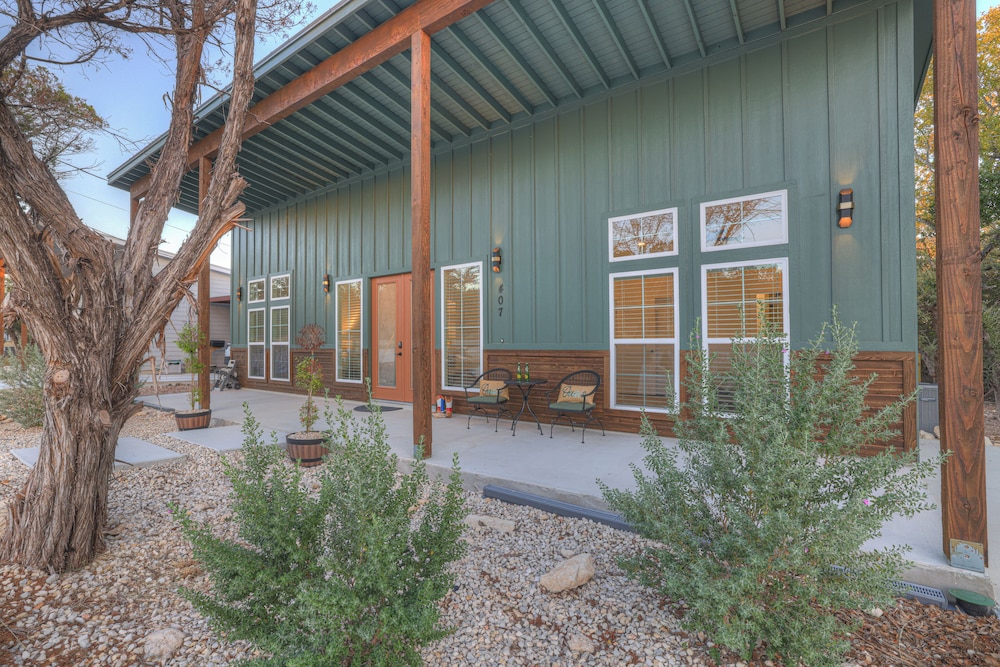 Serene Getaway Nestled in the Tx Hill Country!
