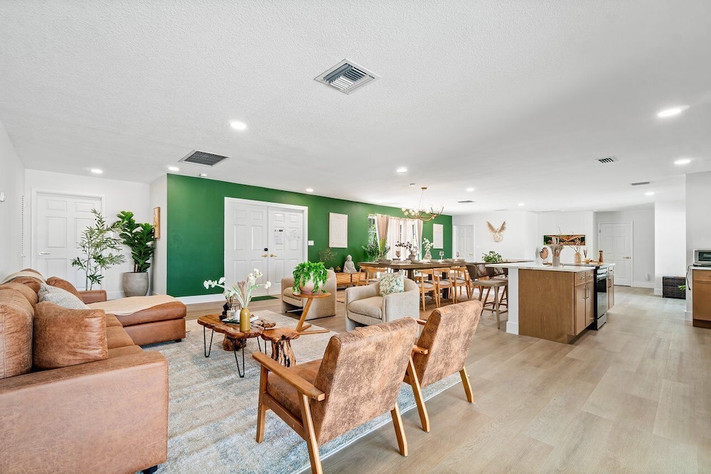 The Garden of Eden | Beautiful Villa w/ Pool & Game Room