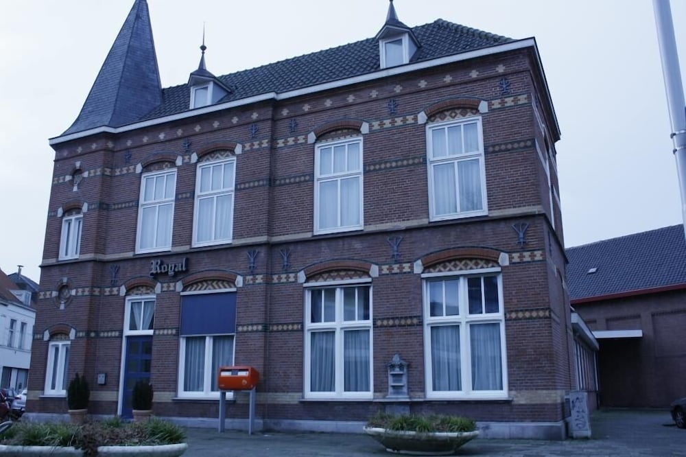 Hotel Royal - Image 1