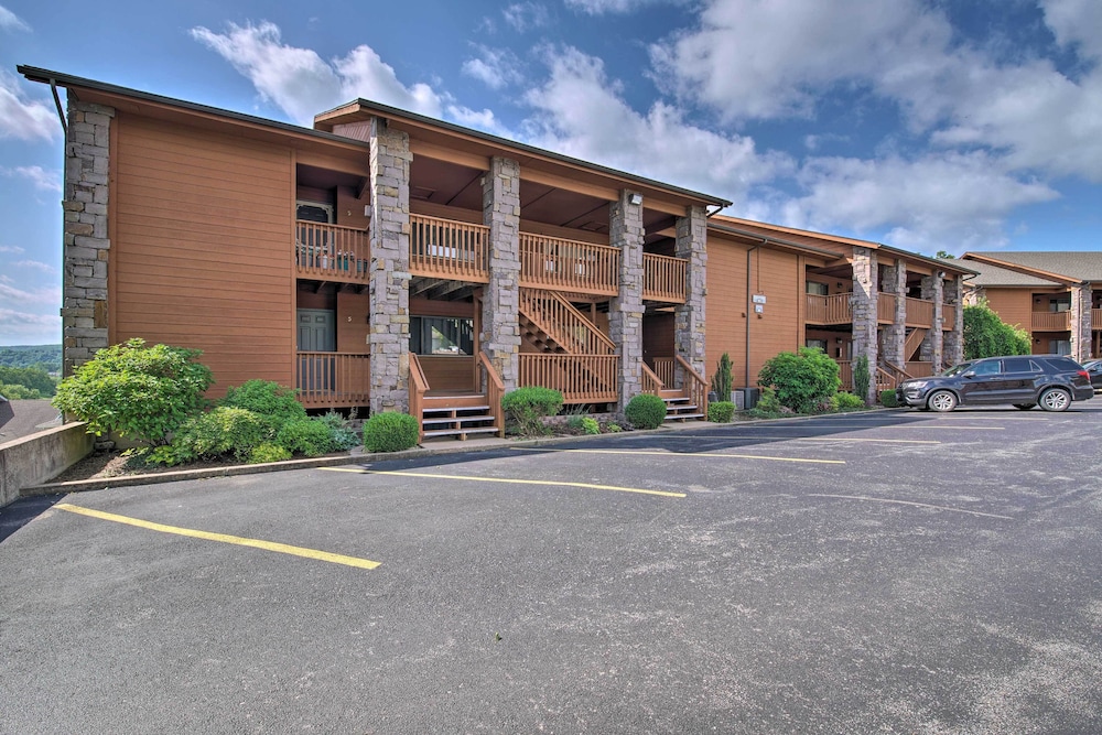 Branson Getaway w/ Balcony & Resort Amenities! view 3