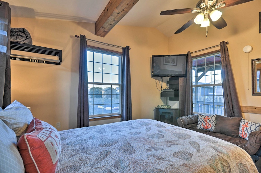 Cute Studio Abode - Steps to Long Beach Boardwalk! view 2