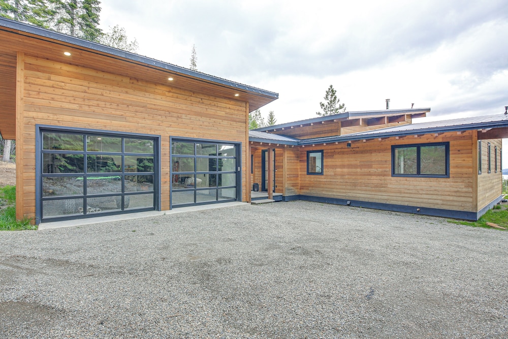 Luxe Mtn-view Escape 5 Mi to Dtwn Priest River!