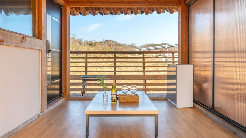 Gyeongju Aratteul Hanok Pet Pension