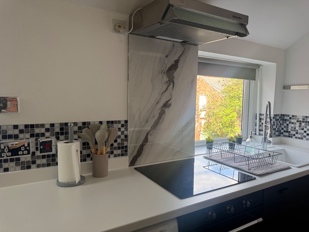 9 Guests - Free Parking - Cozy 3 Bedrooms