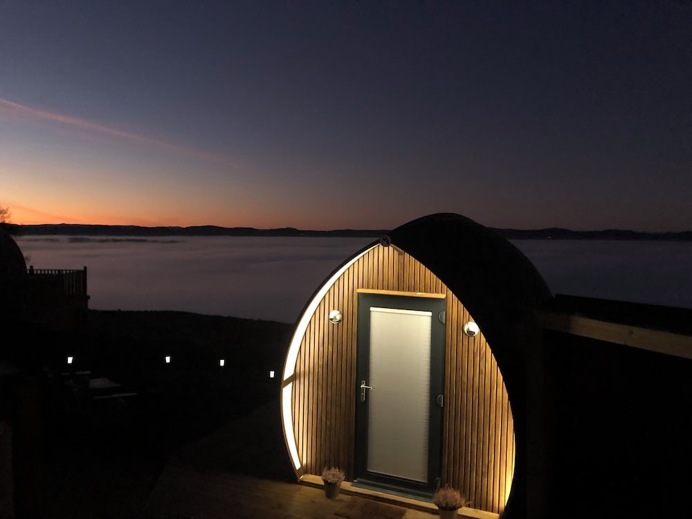 Luxurious Snug With Hottub Which Sleeps-2 in Fife