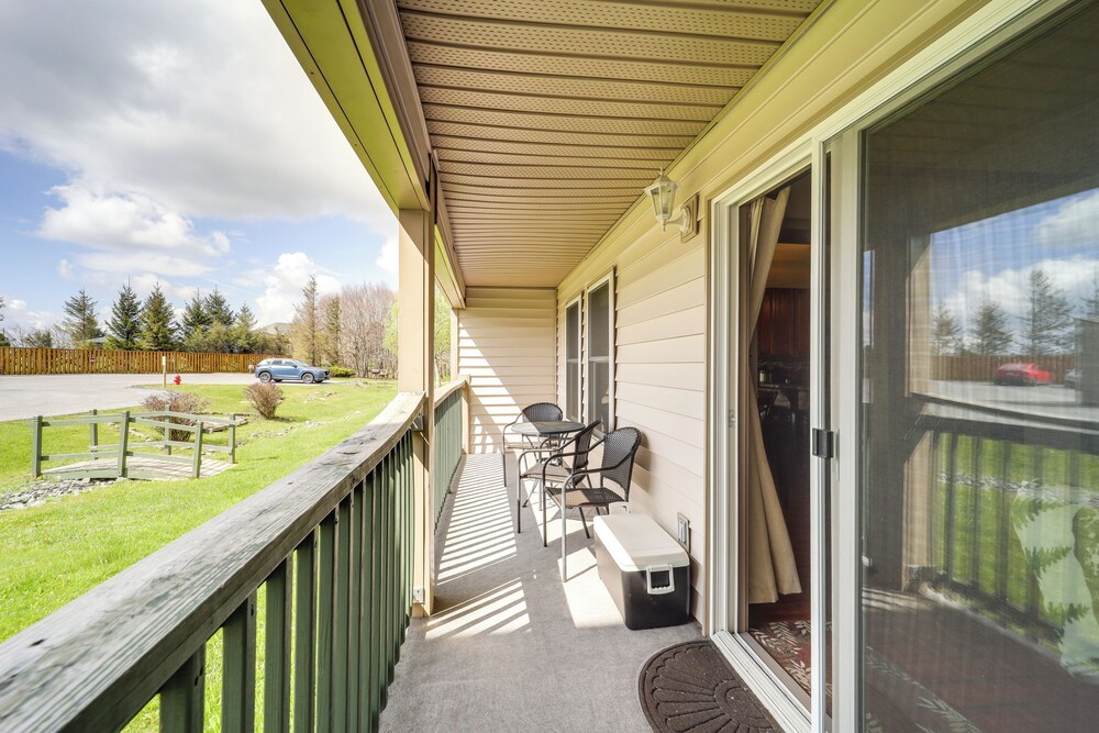 Furnished Deck + Resort Perks: Beech Mtn Retreat!