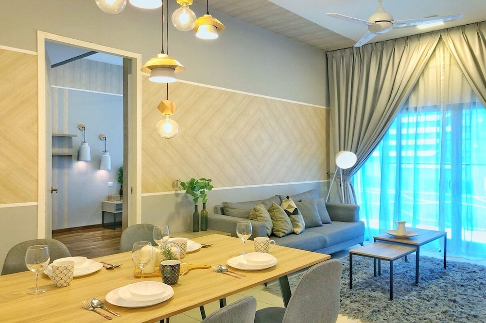 The Reizz Residence by Emily in Town