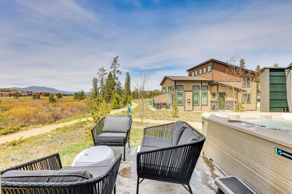 Walk to Dtwn: Fraser Retreat w/ Hot Tub & Views!