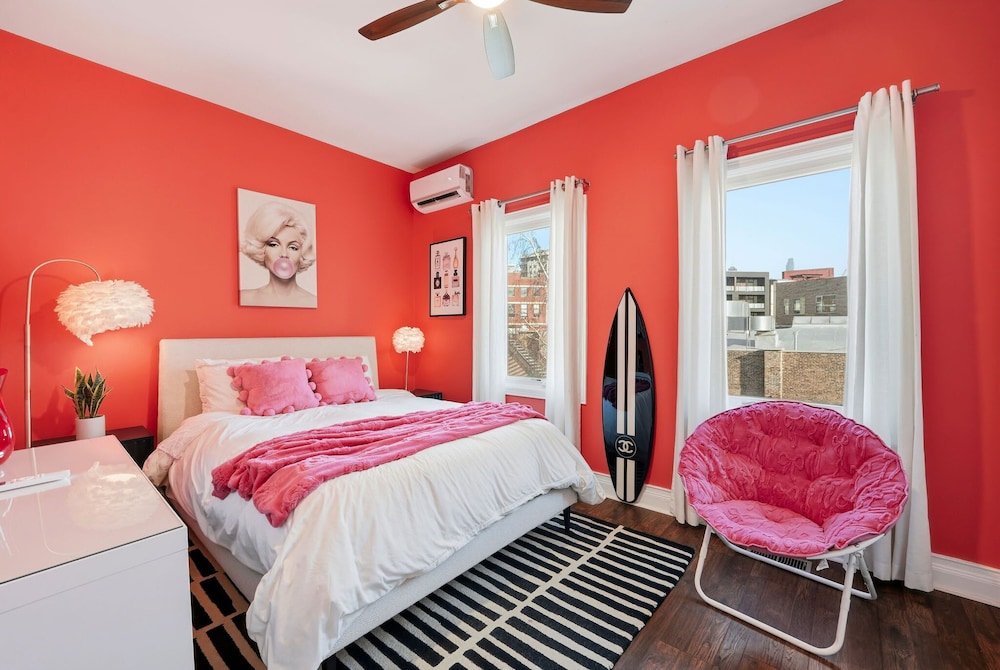 River West Modern 4-bd Home With Patio Balcony