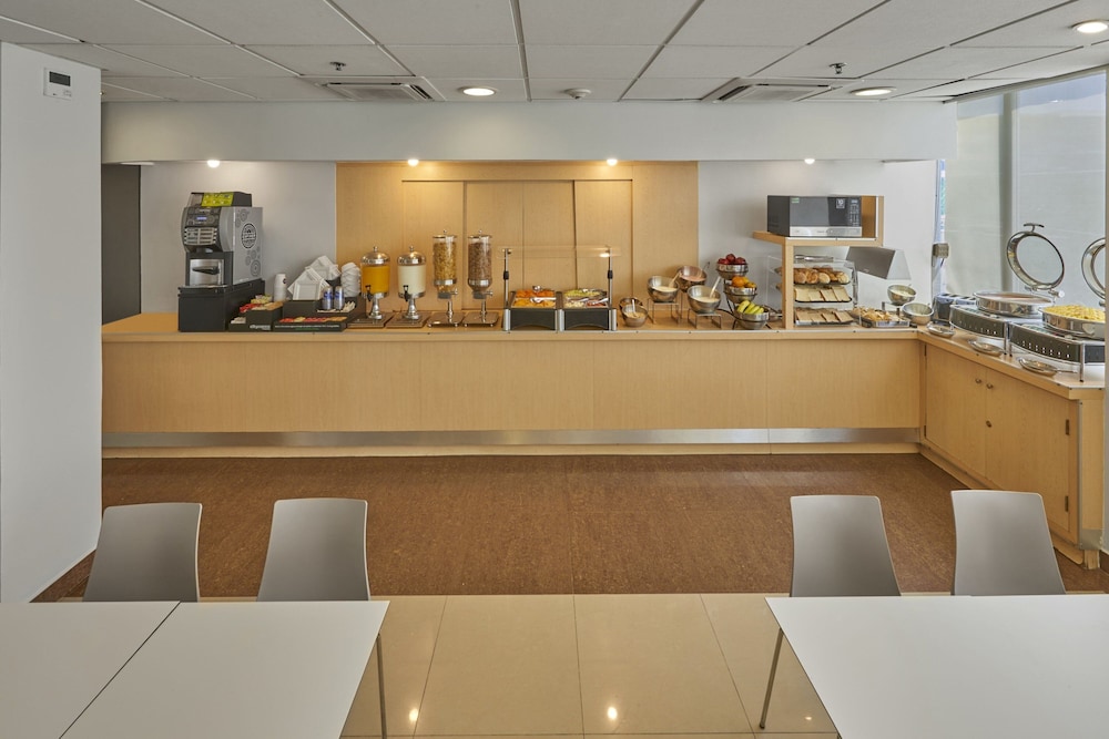 Reynosa Vacations - City Express by Marriott Reynosa - Property Image 6