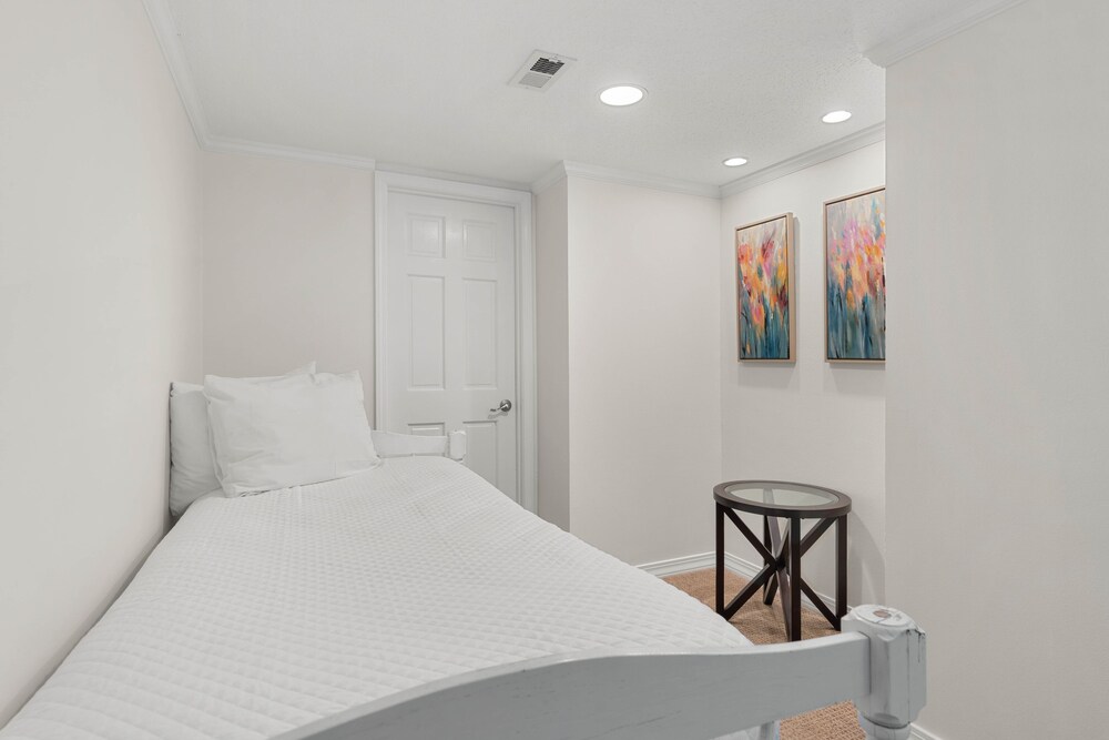 Grandview 2 Bedroom Condo