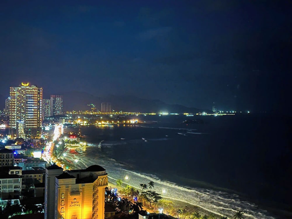 Gold Coast Balcony Serviced Apartment