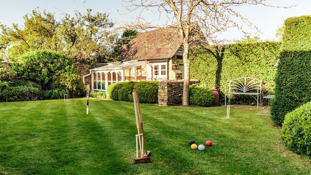 4Bed Thatched Cottage in Oxfordshire