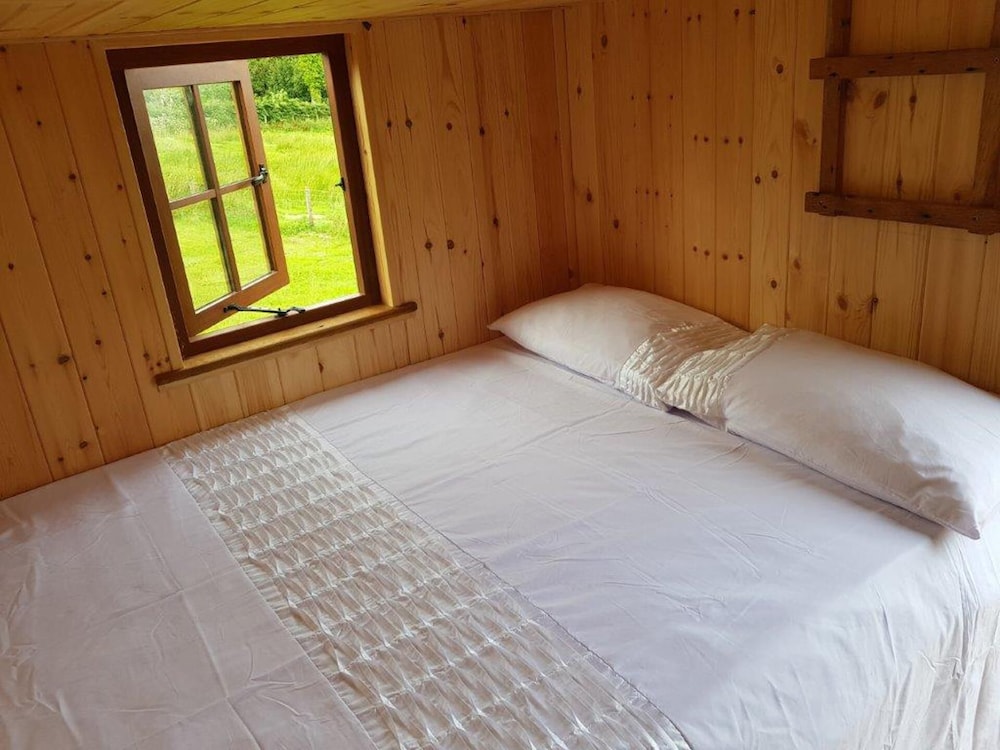 Cozy Cabin Retreat - Sleeps 2 & a Child view 3