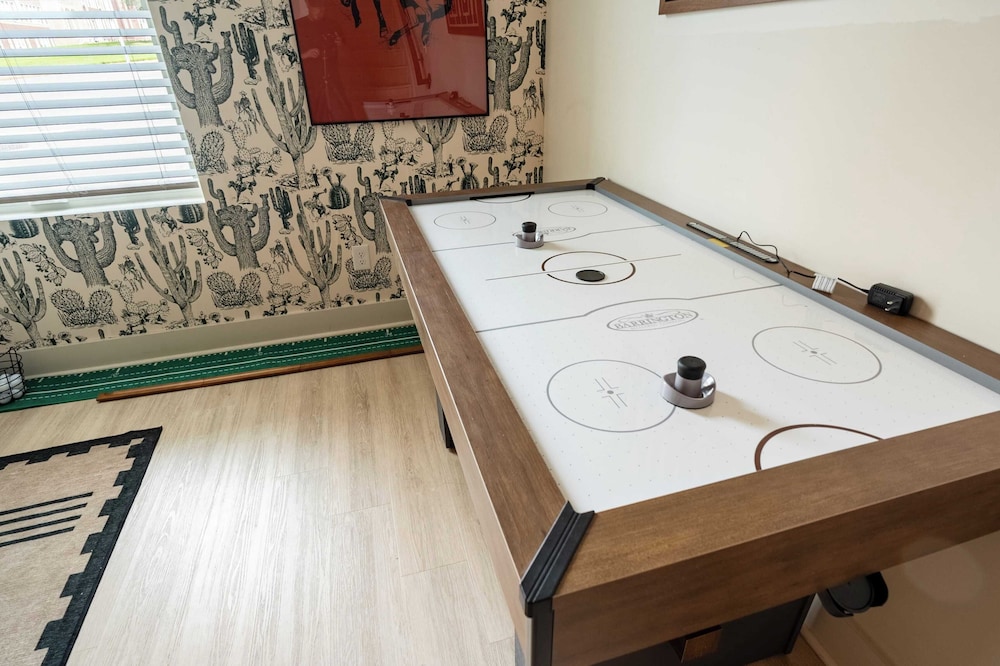 Sleeps 24 Rooftop, Game Room & Outdoor Spaces Just 10 Min to Broadway Outrider by Avantstay