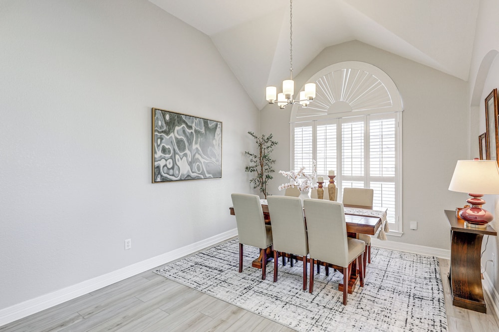 9 Mi to The Domain: Spacious Pflugerville Haven!
