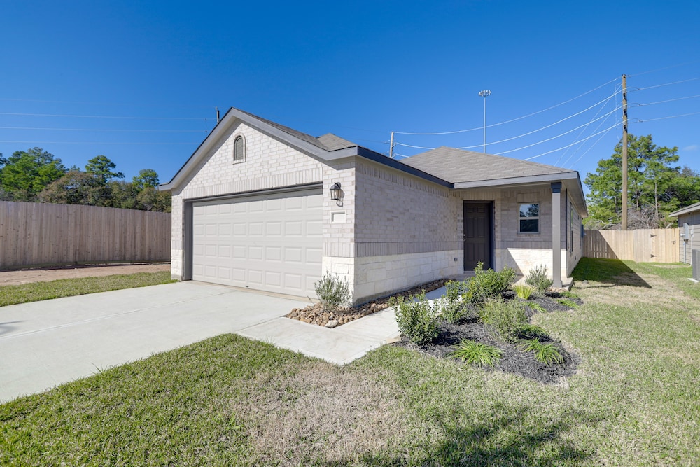Brand New Spring Home < 1 Mi to Old Town! view 2