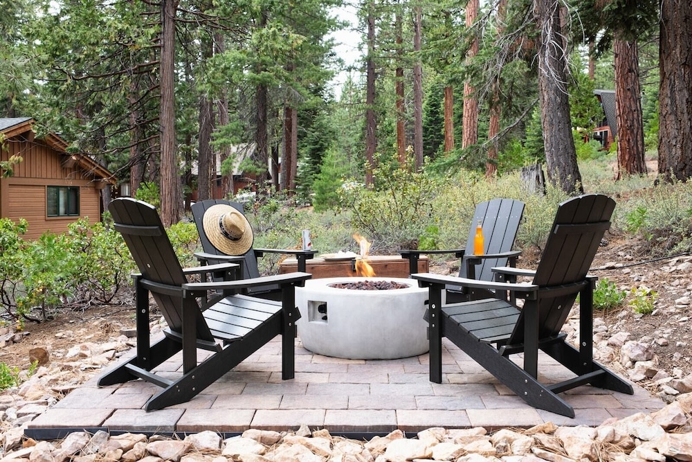Timberline by Avantstay Stunning Chalet Cabin w/ Hot Tub, Pool Table Home Theater! - Property Image 6