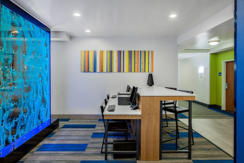 Holiday Inn Express Hotel  Suites Oroville Lake, an IHG Hotel - Property Image 9