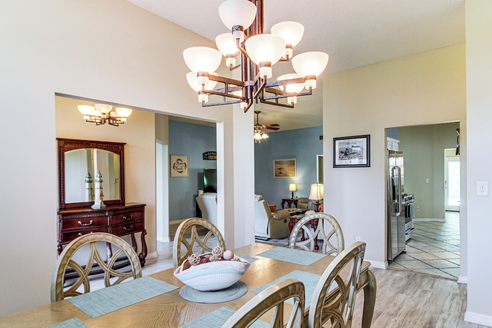 Outdoor Oasis: Group Getaway in Pensacola!