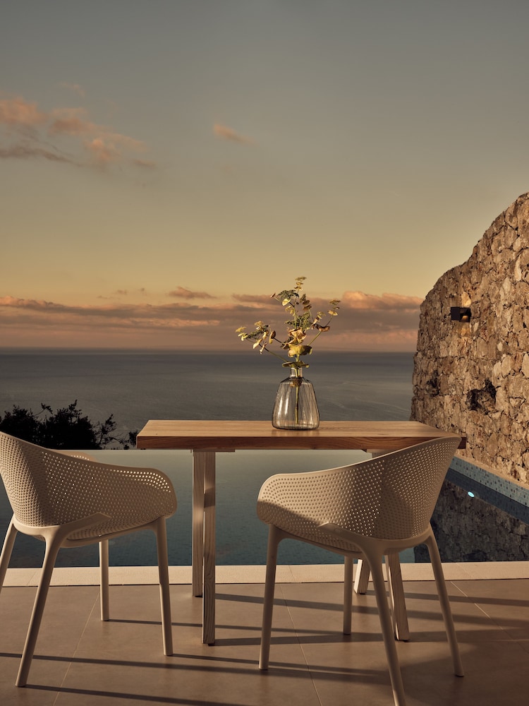 Emerald Villas & Suites