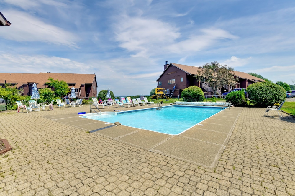 Community Boat Dock: Lake Memphremagog Condo!
