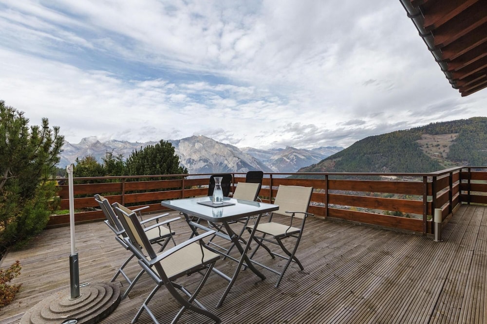 La Taniere - Cozy Chalet With Incredible Views and Parking