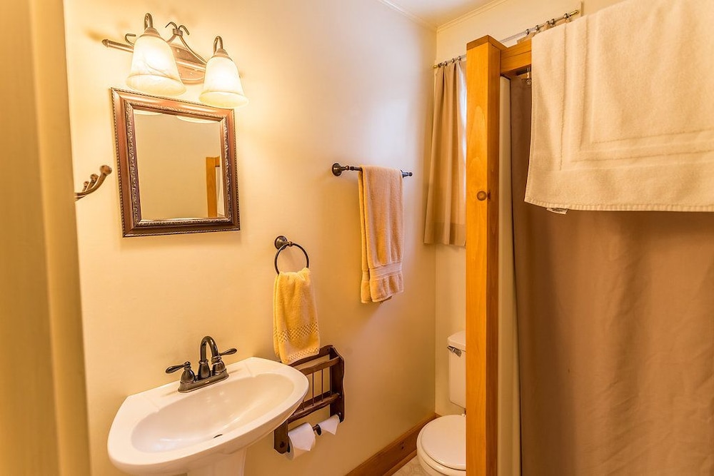 ADK Trail Inn