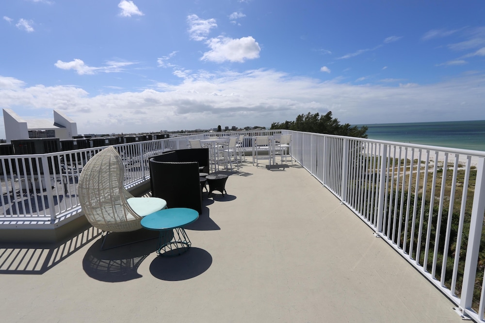 Oceana 301 East