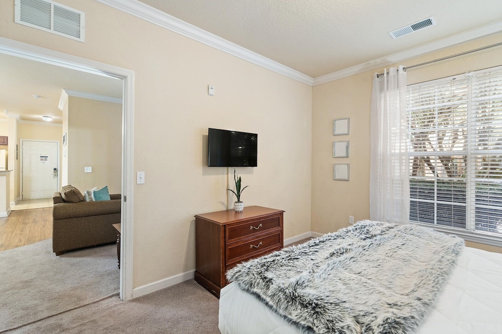 Tuscana Resort 2 Bedroom Condo Clubhouse Access 8 miles to Disney 2 Condo