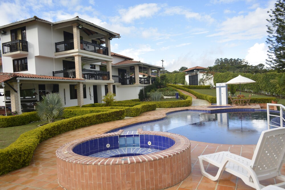 Mansion del Lago Calima - Property Image 12