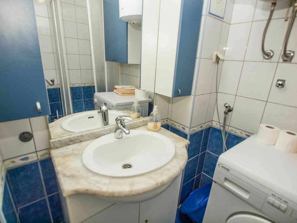 Mila - 2 Bedrooms and Free Parking - A5 view 5