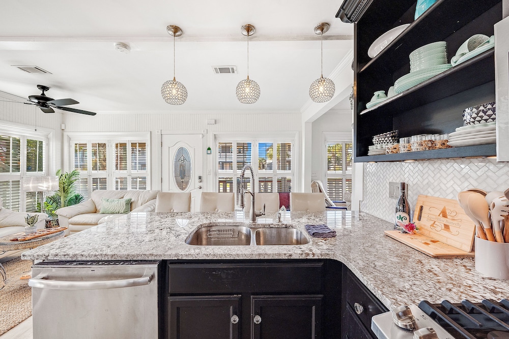 Steps to Ocean! PCB Family Home w/ Outdoor Oasis