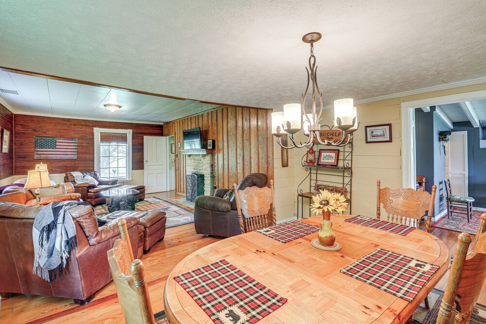 Near Blue Ridge Parkway: Galax Home w/ Mtn Views!