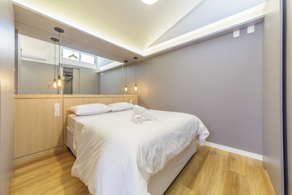 House w/ Gourmet Area, Just 10min From the sea OSH