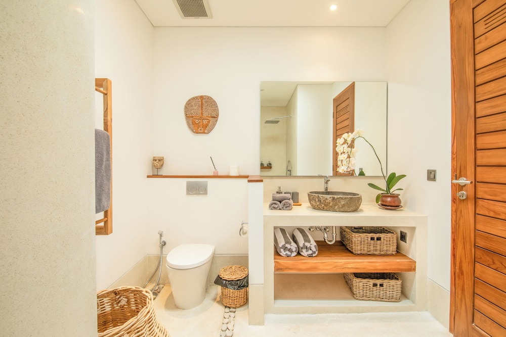 Coastal Comfort: Cozy 4BR Villa, 5 Min Walk to Finns Beach