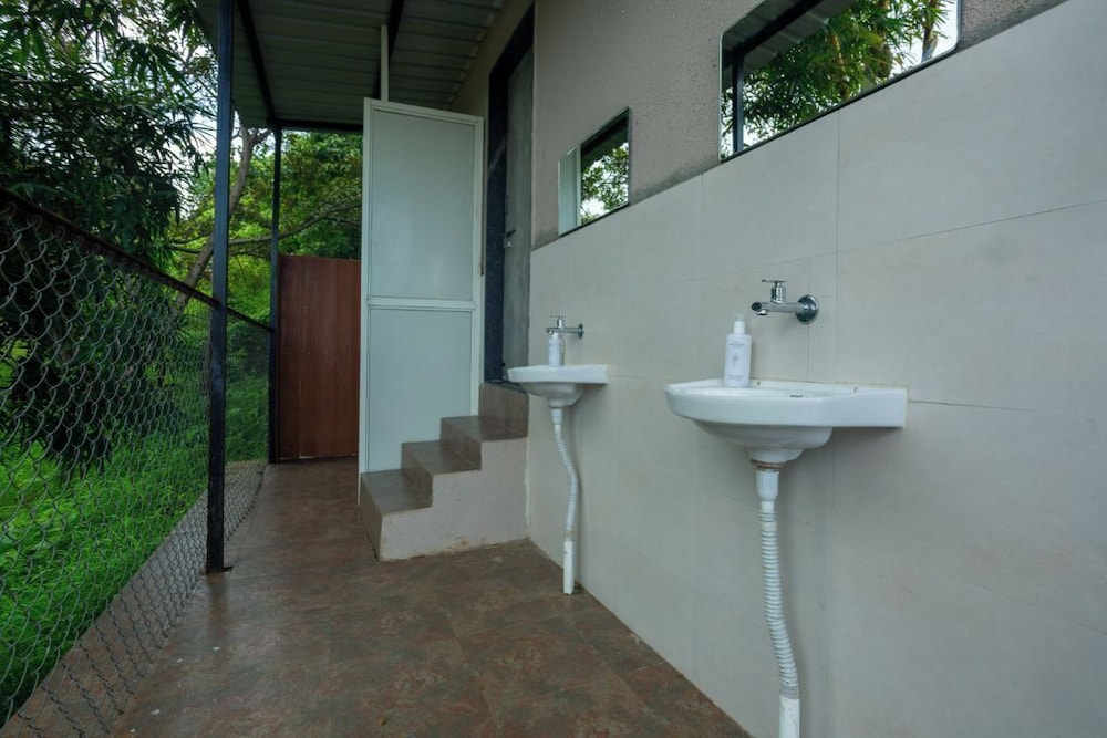 The Hosteller Panshet