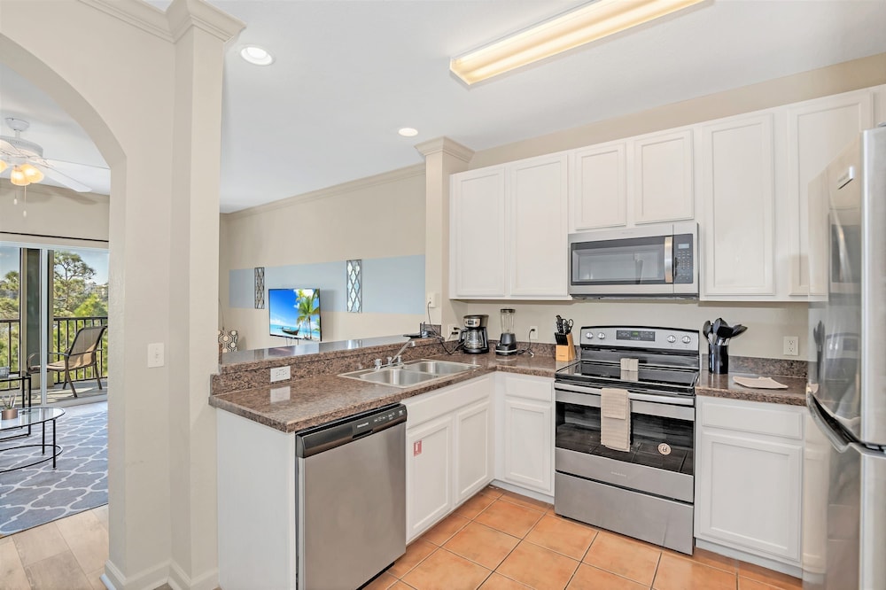 3BR Condo - Hot Tub Games Pool - Near Disney