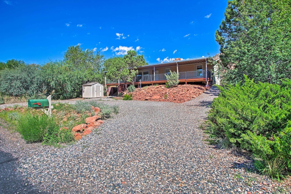 Sedona Home w/ View, Half-mi to Chimney Rock! view 2