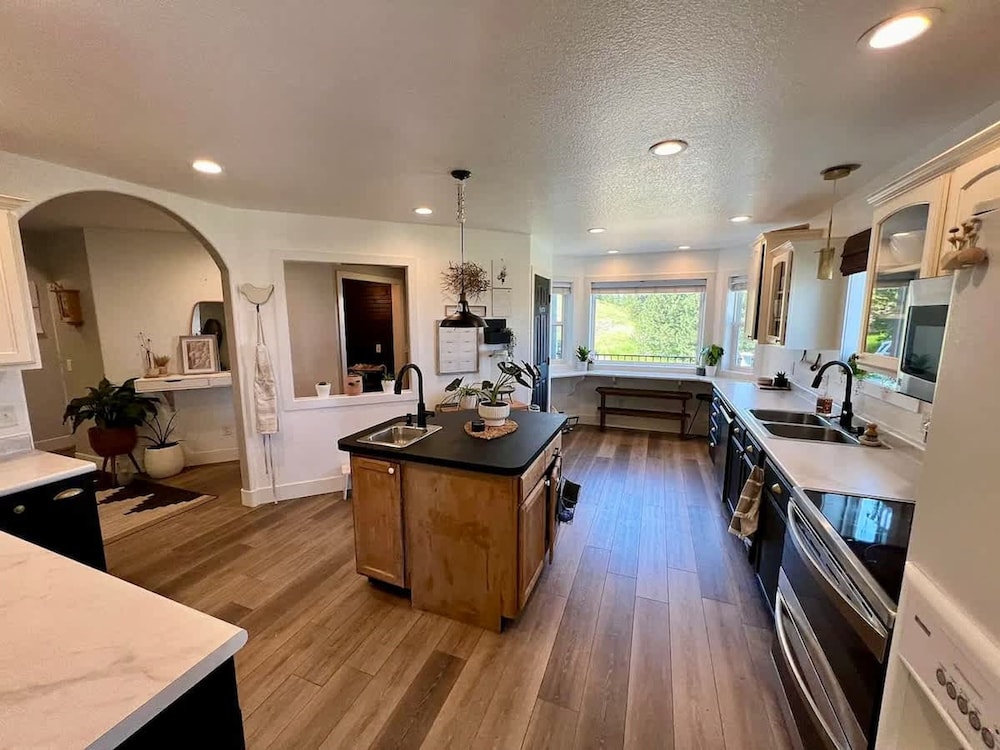 Black Hills Getaway With Hot Tub Game Room for 18