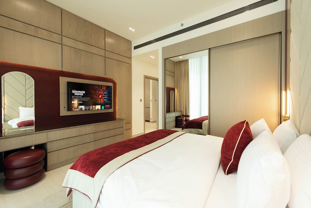 Binghatti Royale - Luxury 1BR Haven
