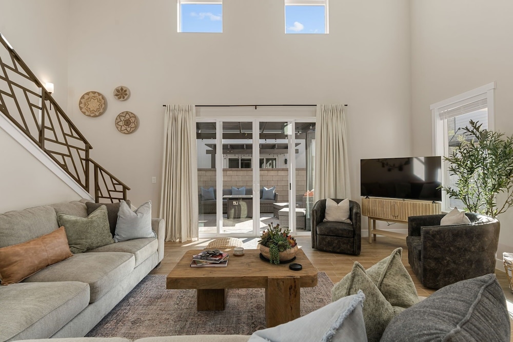 Southwest Getaway 6 Bedroom Home