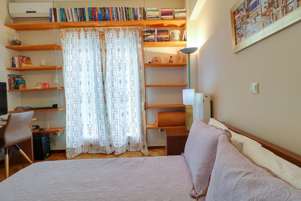 Parliament Syntagma Apartment by Living-Space