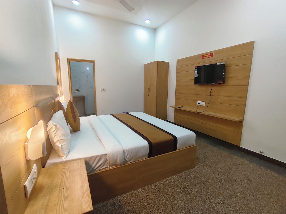 Hotel Devi Ram Atithi Bhawan Vrindavan By HRG