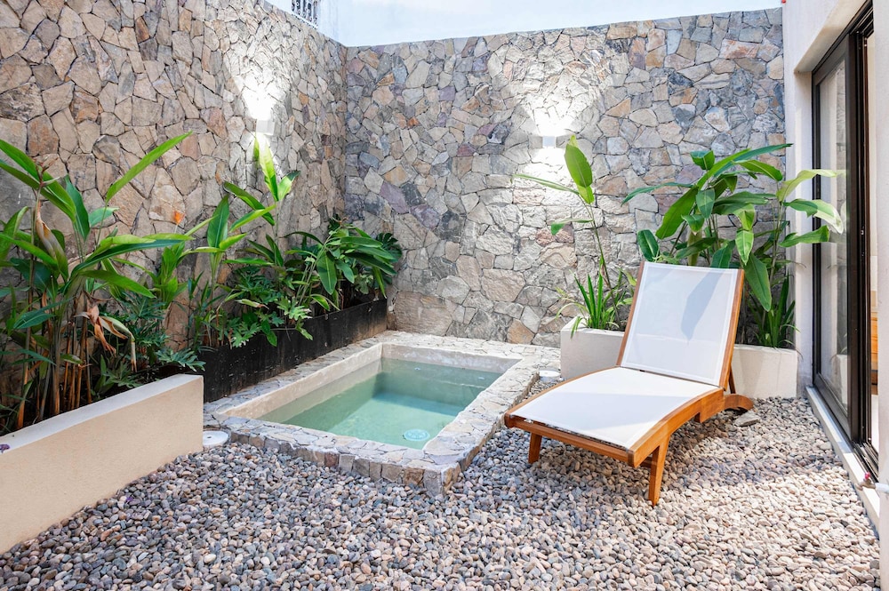 Family Pool and Beach the Perfect Getaway