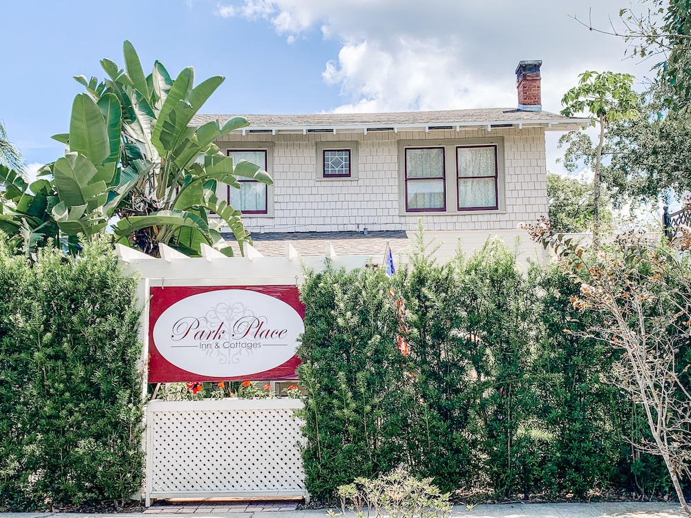 Park Place Inn and Cottages